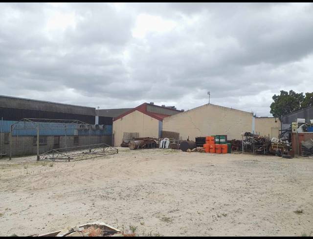 1,490M² INDUSTRIAL YARD FOR SALE IN BRACKENFELL INDUSTRIAL